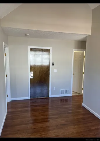 $1,400 | 335 Meriden Road, Waterbury, CT 06705