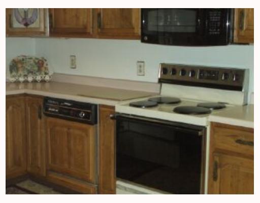 14 Alsop Road Pittsburgh, PA 15215 - Photo 5 of 8 Kitchen. Dishwasher, range, microwave and fridge are all included!