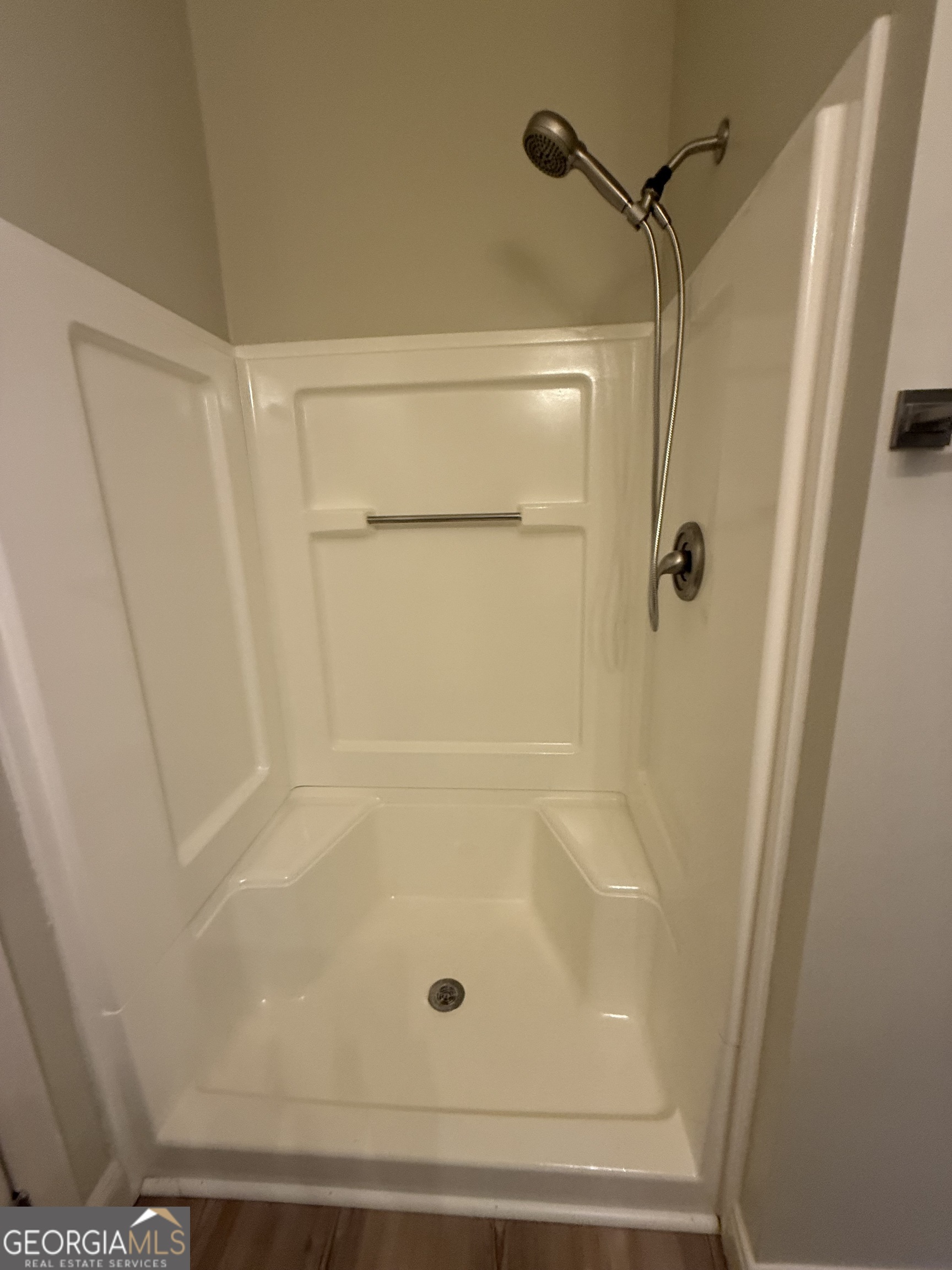 179 Creek Ridge Road Claxton, GA 30417 - Photo 16 of 19 a bathroom with a bathtub