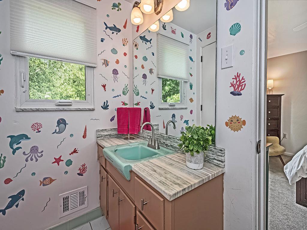724 Scrubgrass Road Pittsburgh, PA 15243 - Photo 17 of 21 Gallery Image 17