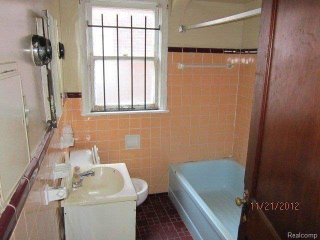 11864 Riad Street Detroit, MI 48224 - Photo 9 of 12 11864 Riad Detroit 112112 (9).JP