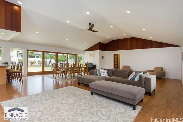 $7,200 | 984 Waiholo Street, Honolulu, HI 96821