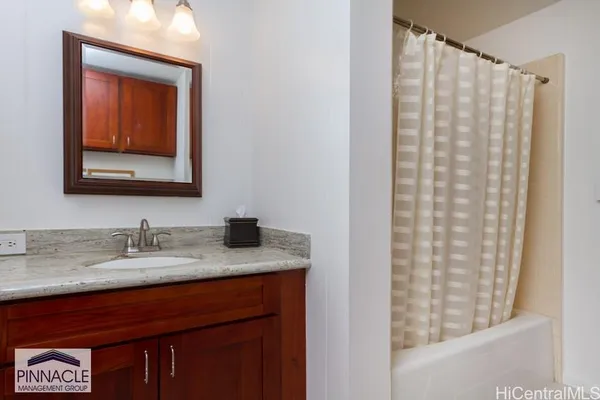 $7,200 | 984 Waiholo Street, Honolulu, HI 96821