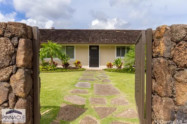 $7,200 | 984 Waiholo Street, Honolulu, HI 96821