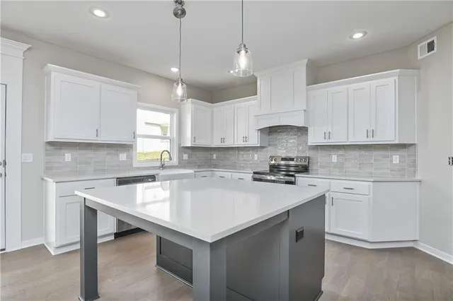 $634,950 | 2714 West Park Street, Olathe, KS 66061