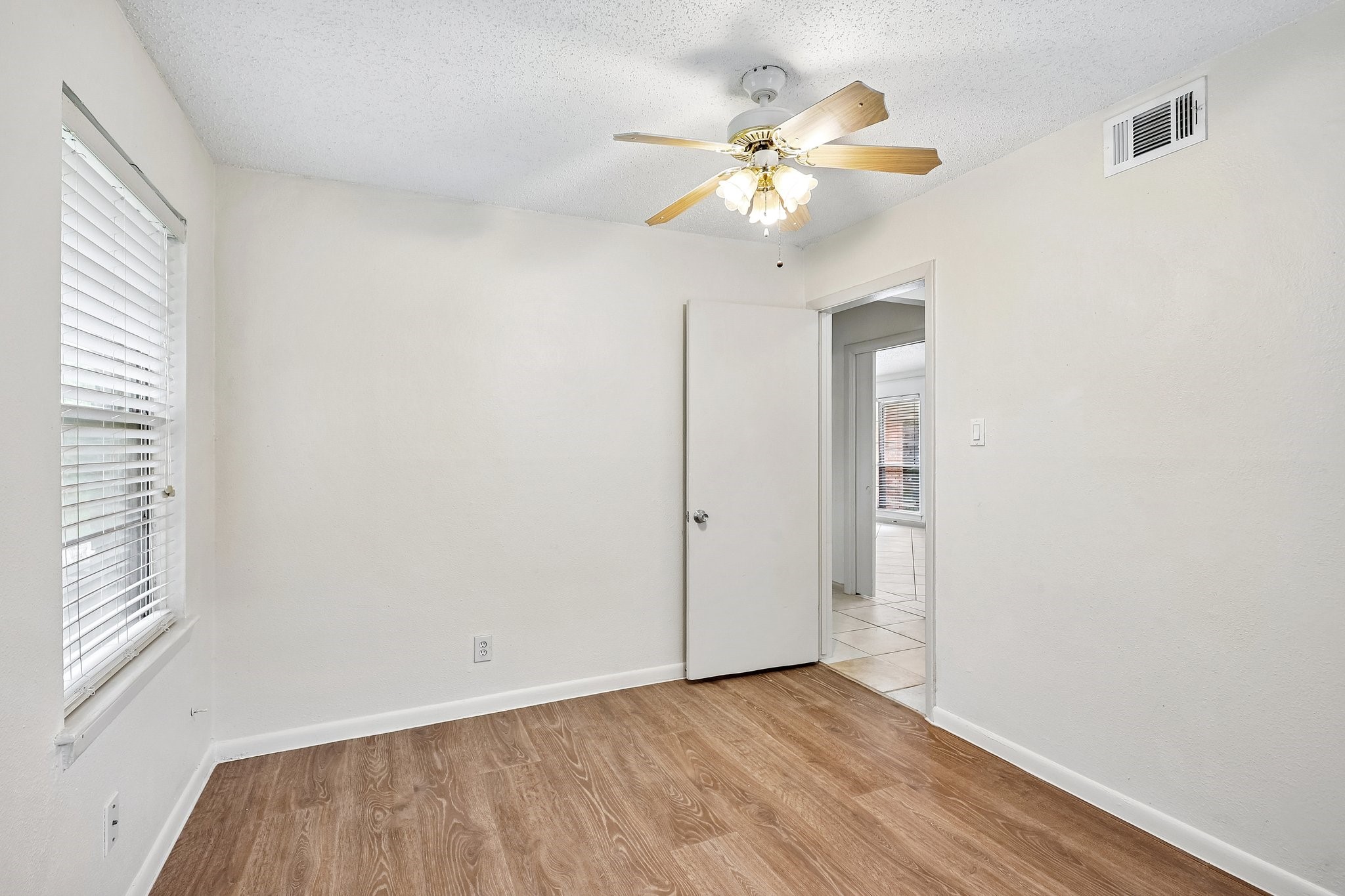 6401 Rowan Lane Houston, TX 77074 - Photo 14 of 21