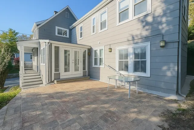 a view of an house with backyard and a tree