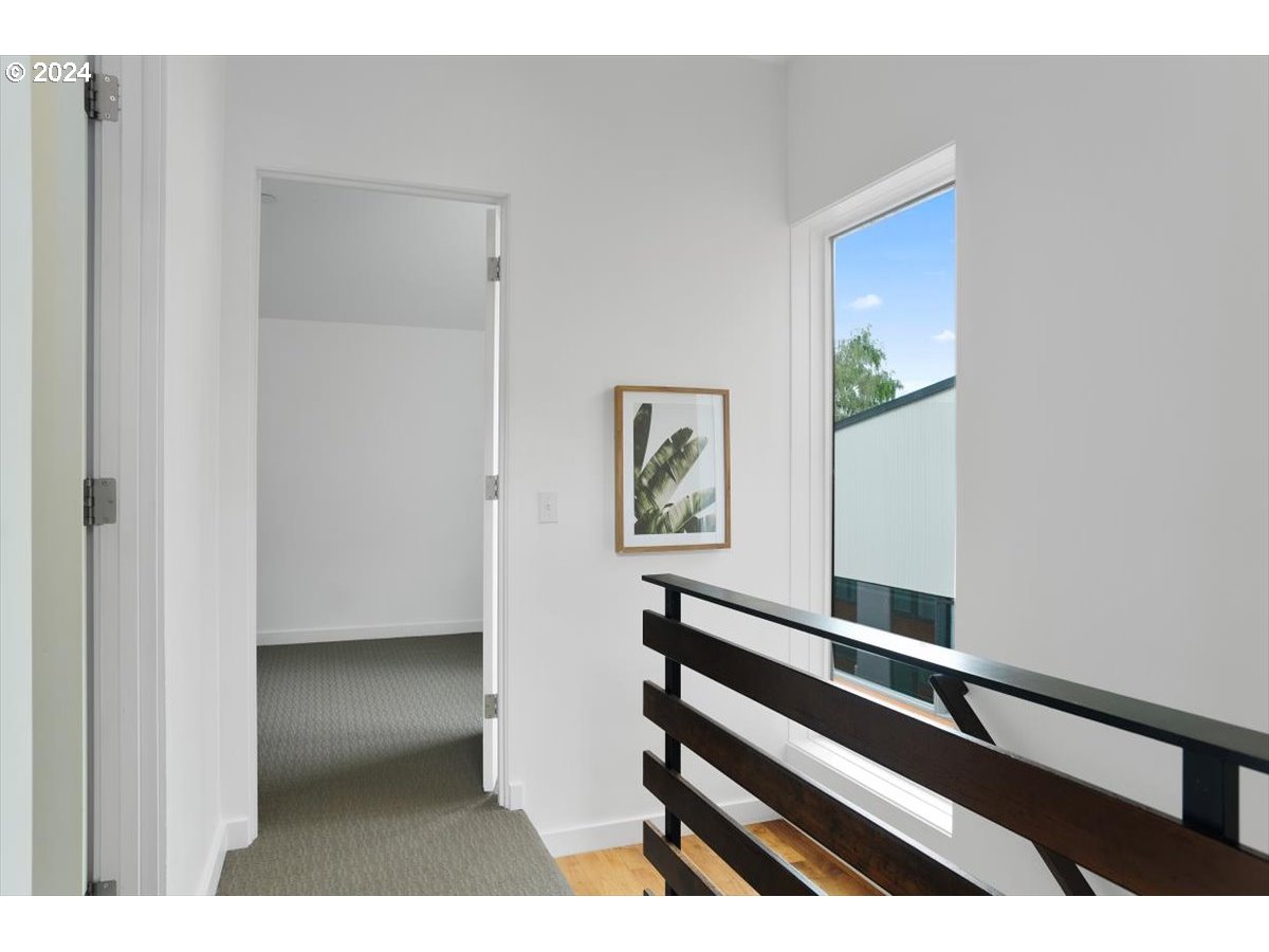 245 South Meade Street, Unit M2 Portland, OR 97201 - Photo 26 of 34 Hallway