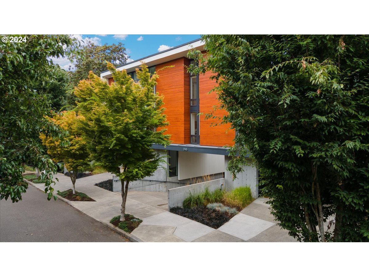 245 South Meade Street, Unit M2 Portland, OR 97201 - Photo 29 of 34 Exterior