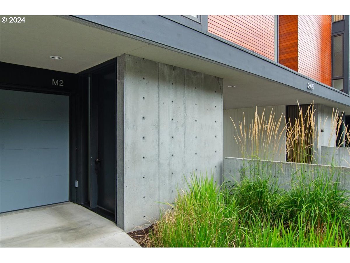 245 South Meade Street, Unit M2 Portland, OR 97201 - Photo 31 of 34 Entrance/Foyer