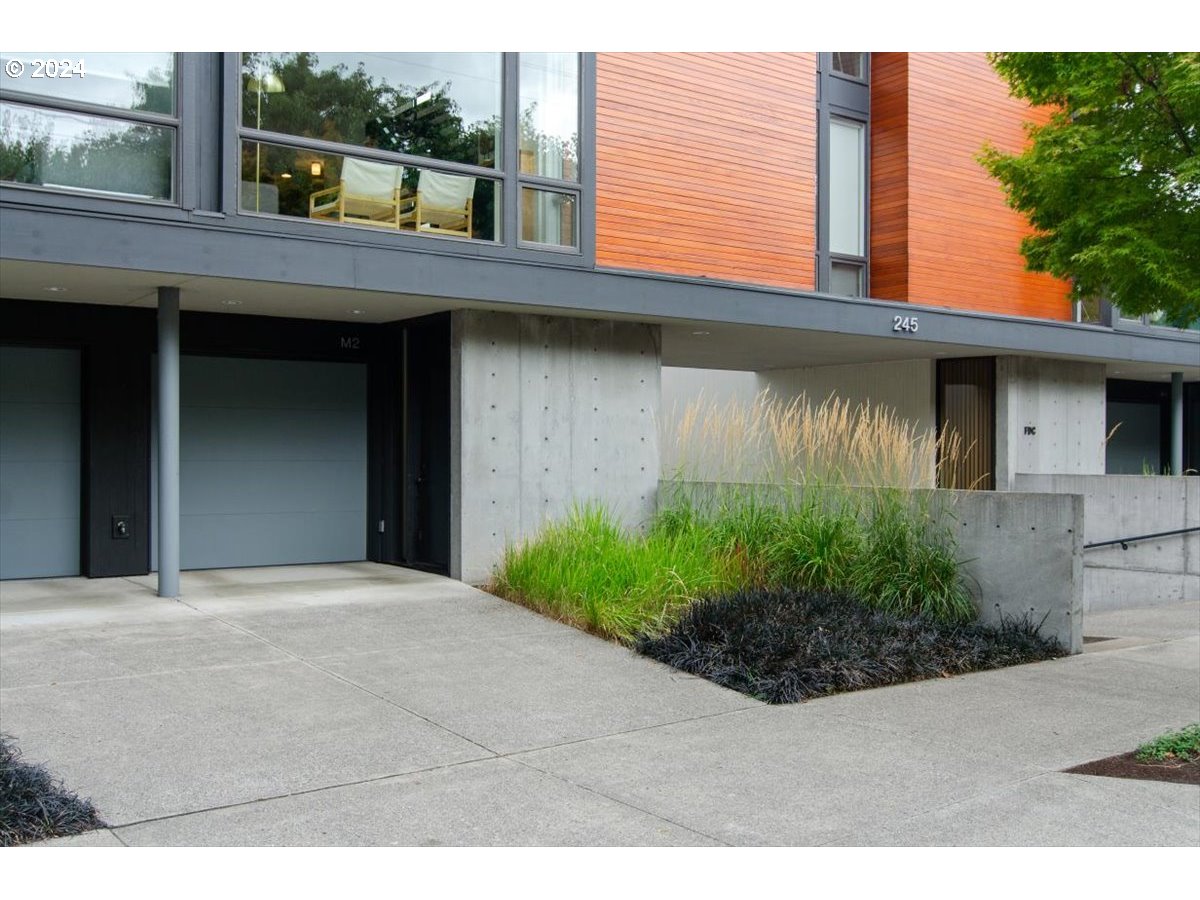 245 South Meade Street, Unit M2 Portland, OR 97201 - Photo 32 of 34 Exterior