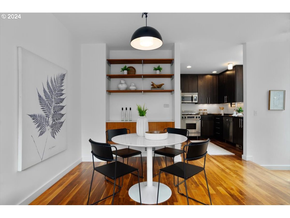 245 South Meade Street, Unit M2 Portland, OR 97201 - Photo 8 of 34 Dining Area