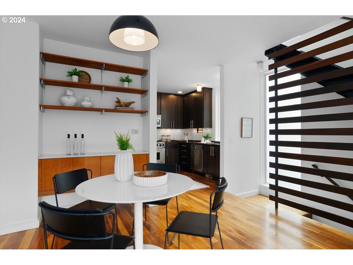 245 South Meade Street, Unit M2 Portland, OR 97201 - Photo 9 of 34 Dining Area