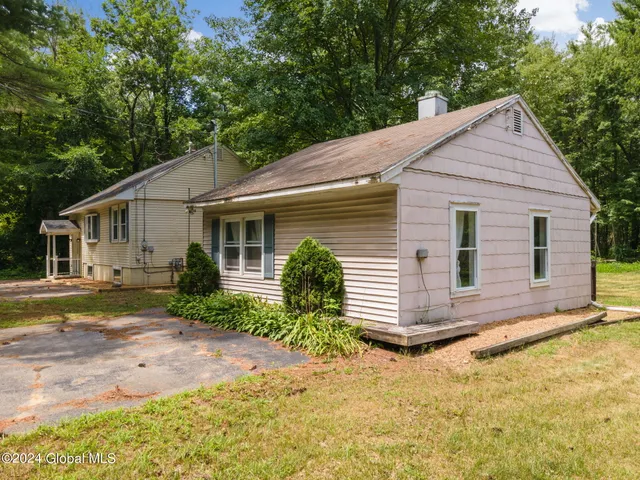 $1,250 | 293-295 Church Road, Albany, NY 12203