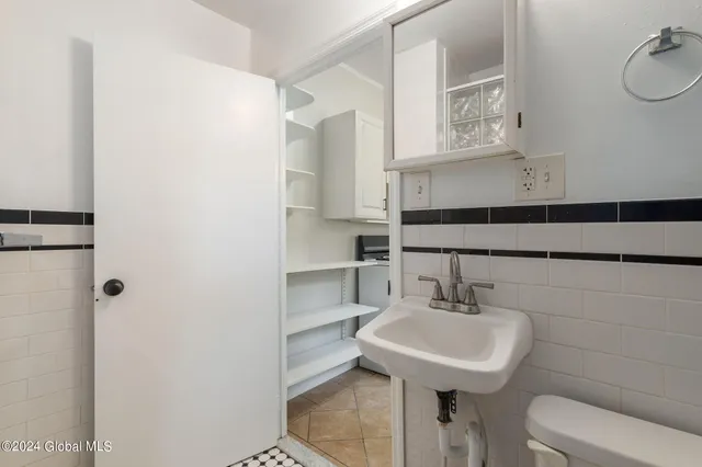 $1,250 | 293-295 Church Road, Albany, NY 12203