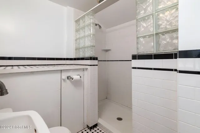 $1,250 | 293-295 Church Road, Albany, NY 12203