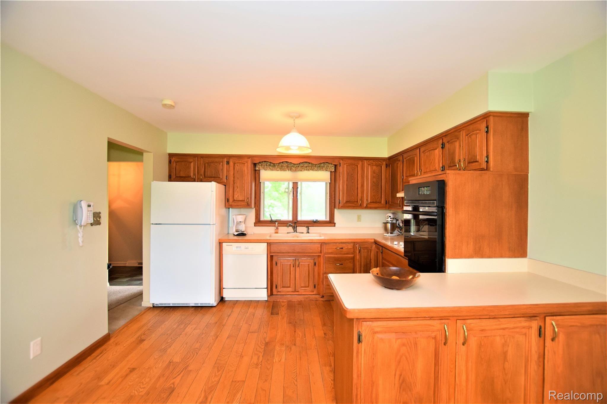 8518 North Vassar Road Mount Morris, MI 48458 - Photo 7 of 23 DSC_0130 (2).JPG