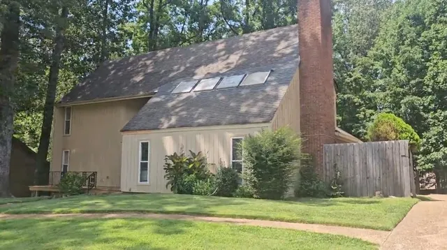 a view of a house with a yard