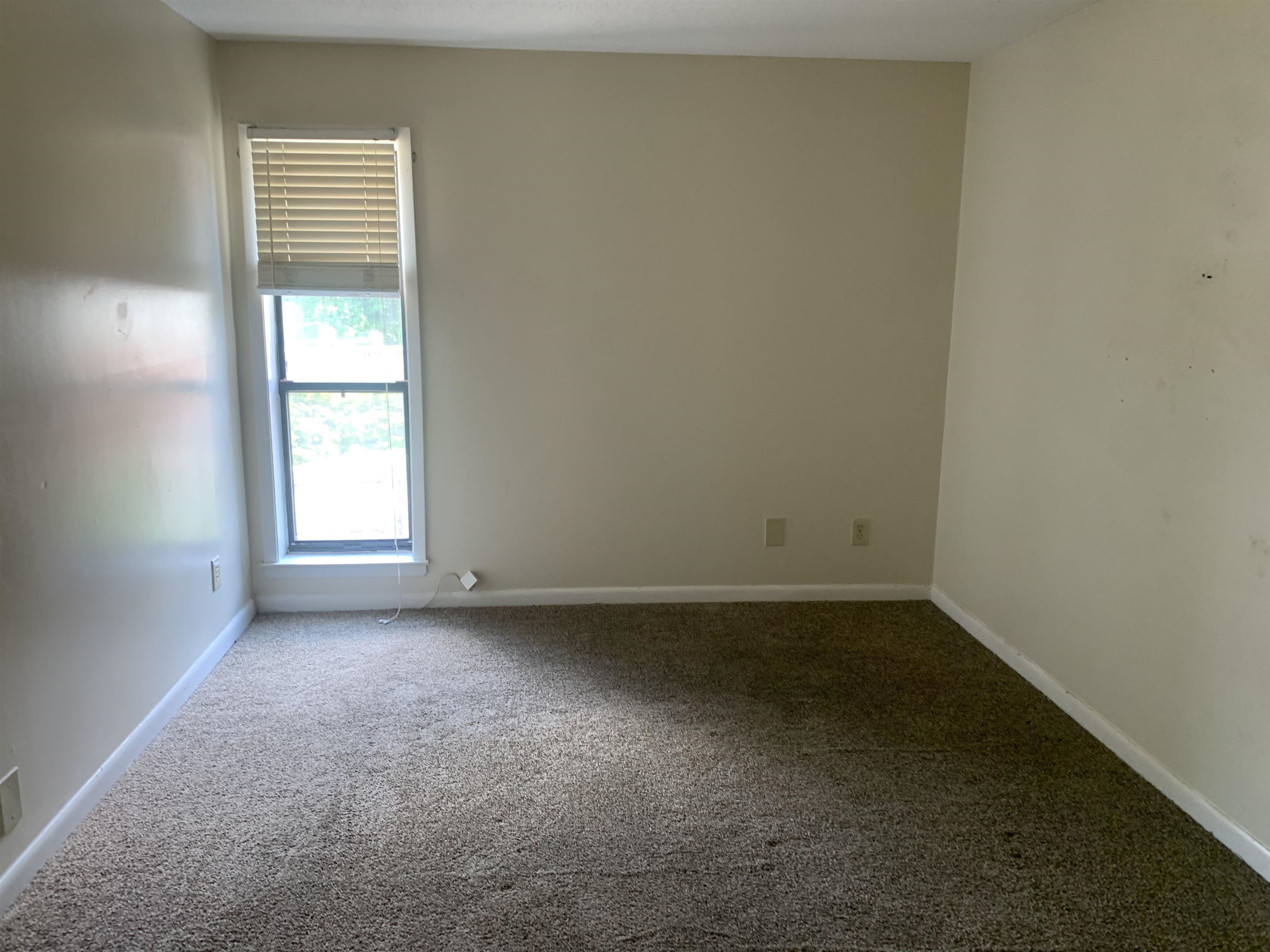 4626 St Elmo Avenue Memphis, TN 38128 - Photo 3 of 9 an empty room with a window