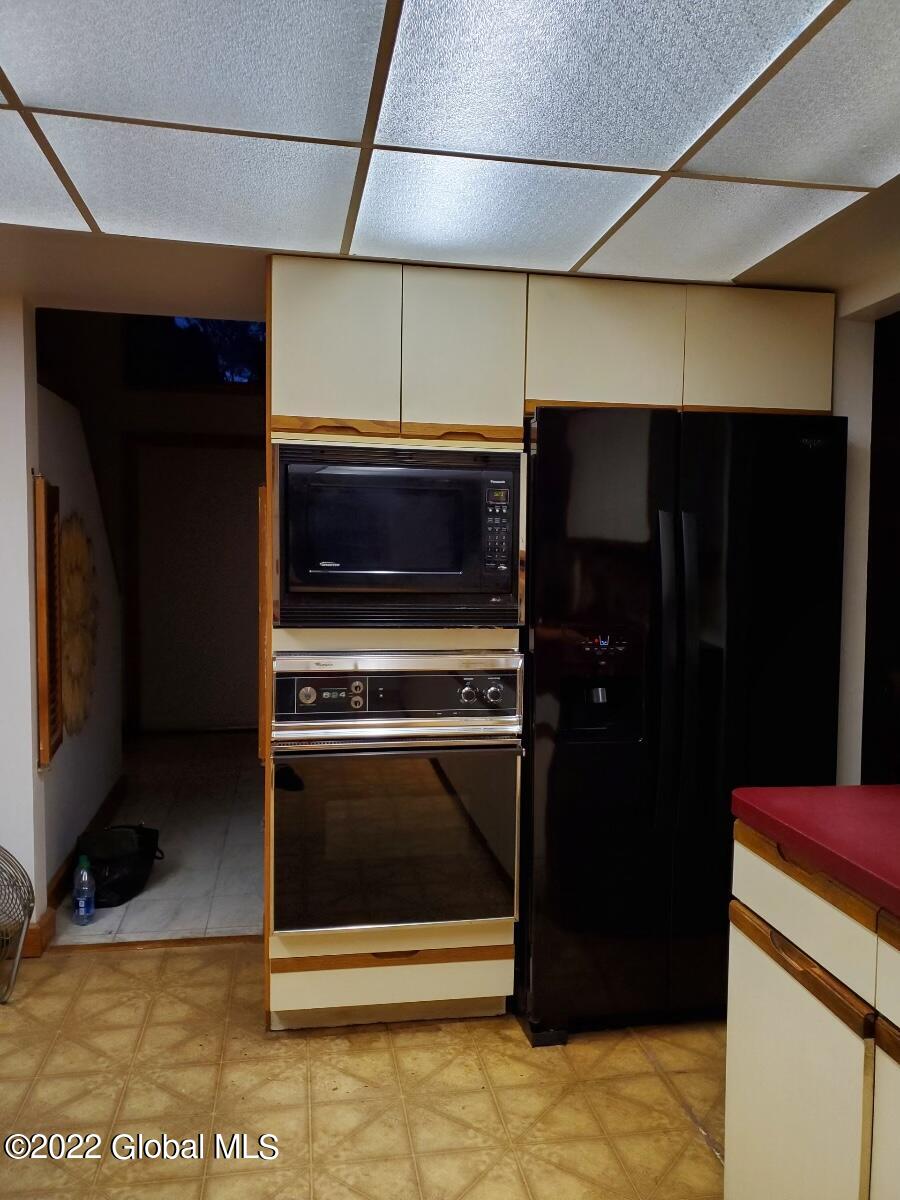 3 Chestnut Hill Road South Colonie, NY 12211 - Photo 11 of 32 BCF5EA44-9D4A-4B29-8088-1DA0C3F3B240