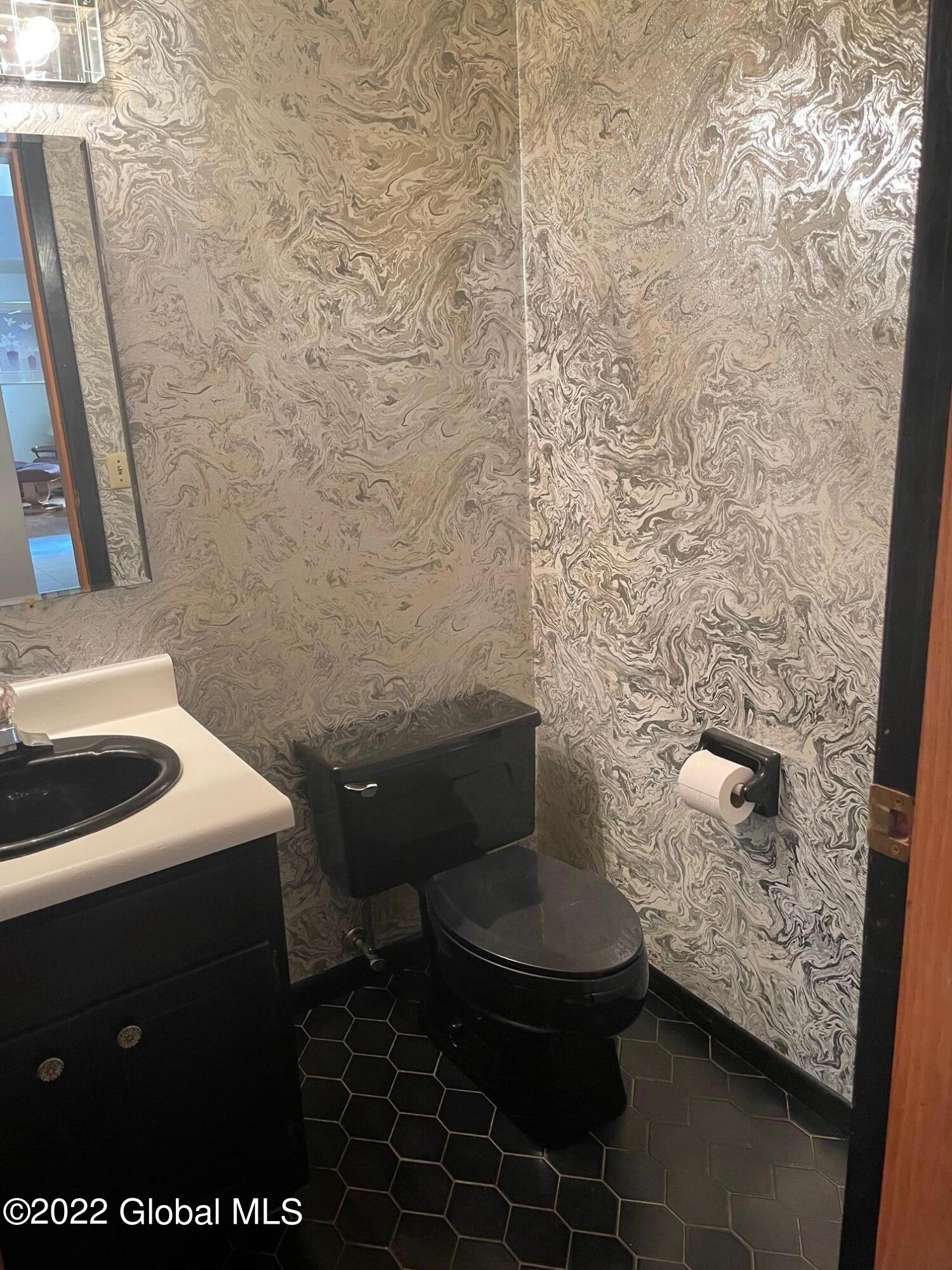 3 Chestnut Hill Road South Colonie, NY 12211 - Photo 19 of 32 IMG_0505