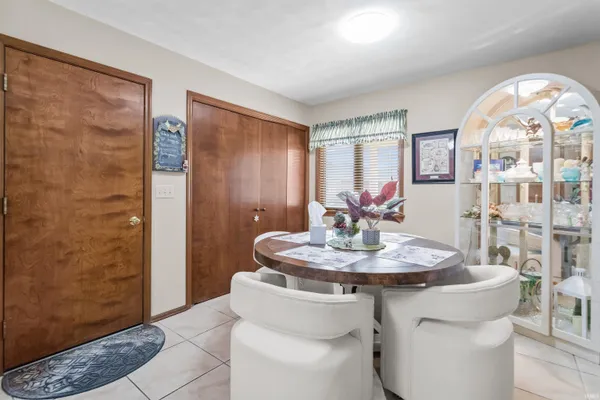 $250,000 | 2307 Executive Drive, Kokomo, IN 46902