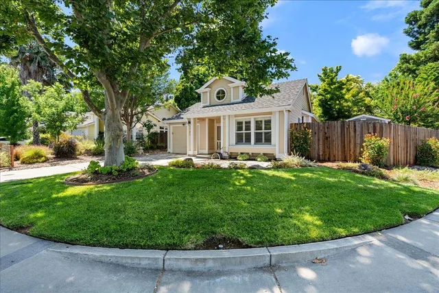$735,000 | 1701 Evergreen Court, Davis, CA 95618