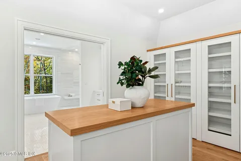 a kitchen with a sink and a mirror