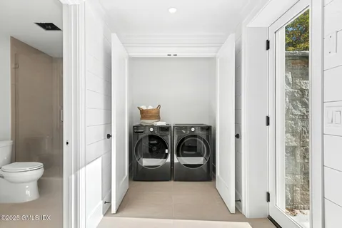 a view of a bedroom with washing machine