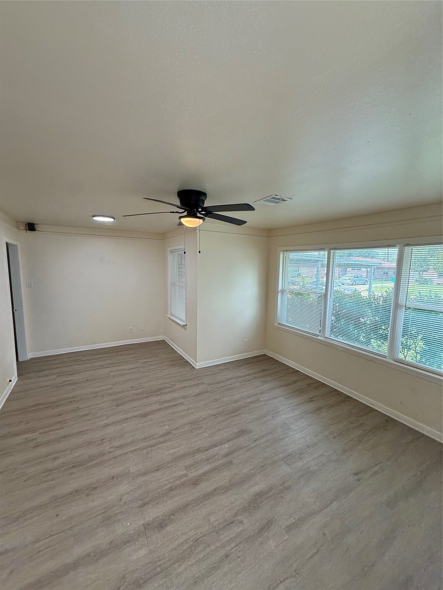 407 Midway Drive Baytown, TX 77521 - Photo 2 of 9