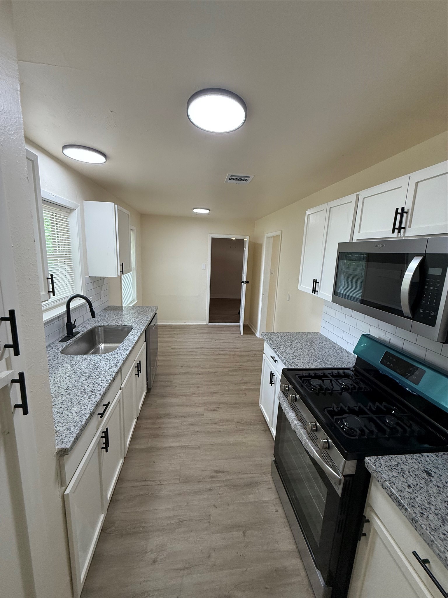 407 Midway Drive Baytown, TX 77521 - Photo 3 of 9