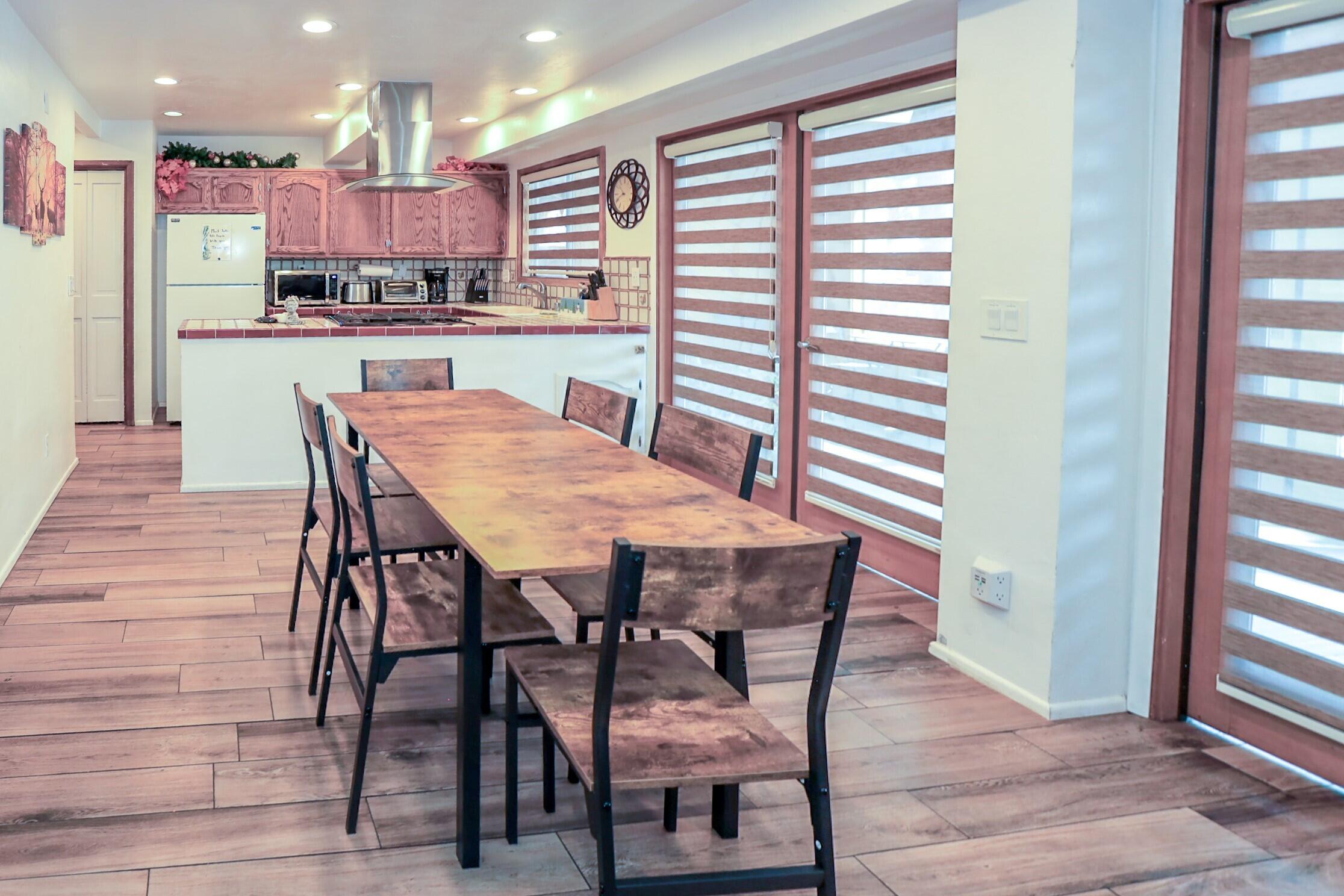 42638 Moonridge Road Big Bear Lake, CA 92315 - Photo 12 of 39 a kitchen with a table and chairs in it