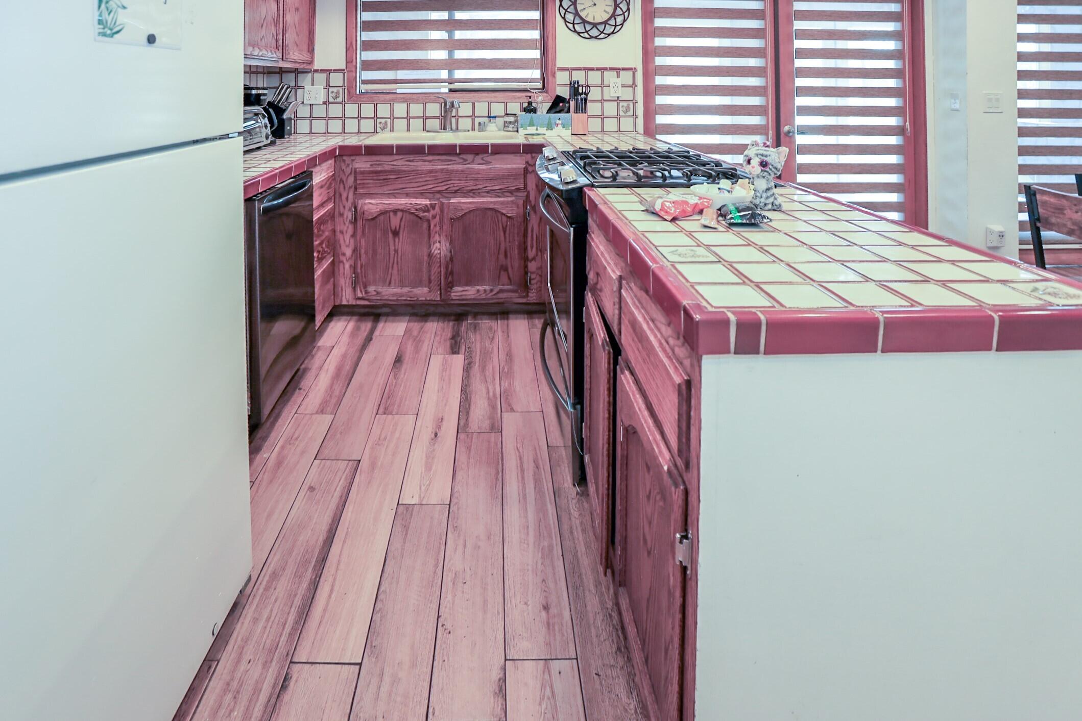 42638 Moonridge Road Big Bear Lake, CA 92315 - Photo 6 of 39 a utility room with dryer and washer