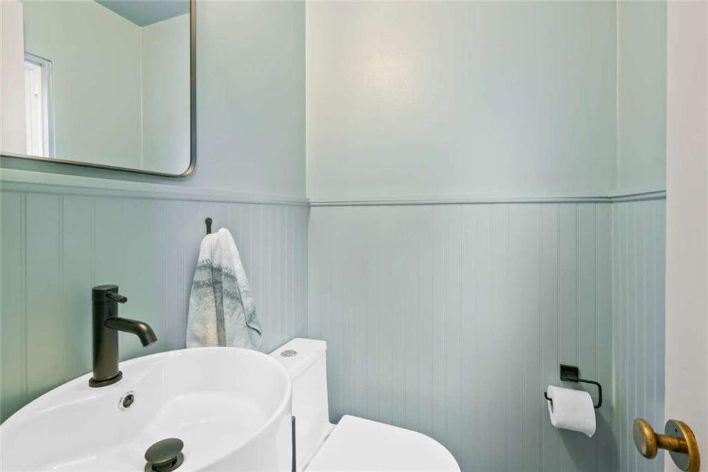 6444 Landview Road Pittsburgh, PA 15217 - Photo 11 of 21 Gallery Image 11