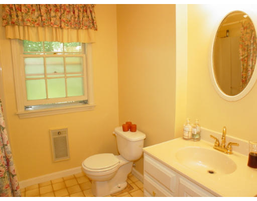 28 Argilla Road Andover, MA 01810 - Photo 5 of 10 Gallery Image 5