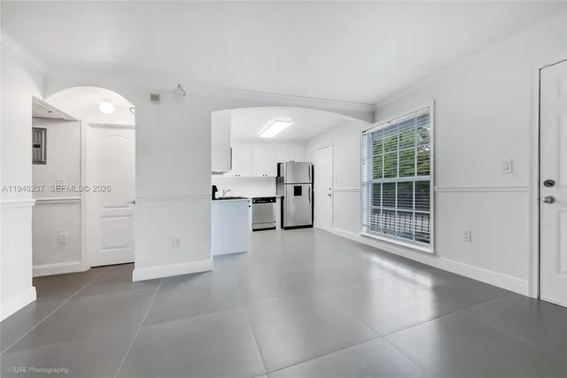 an empty room with windows and pillars in it