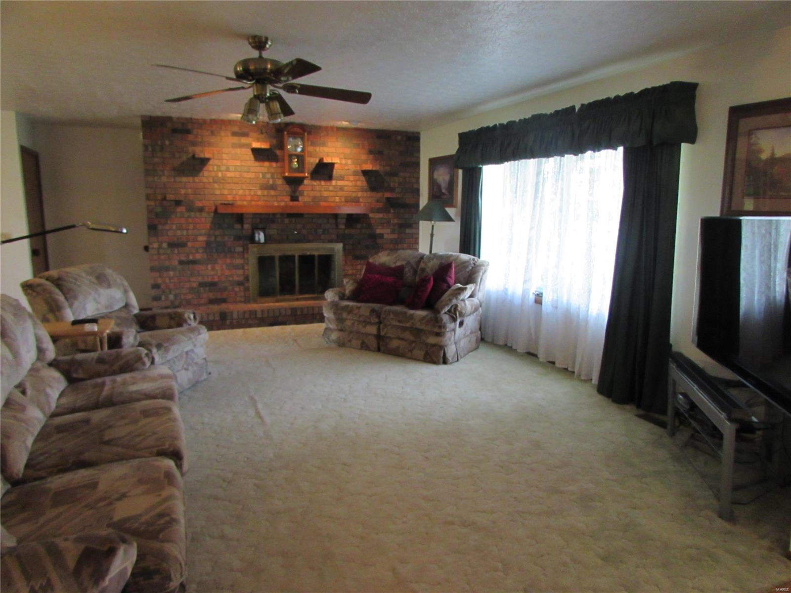 4945 Hazel Road Edwardsville, IL 62025 - Photo 4 of 60