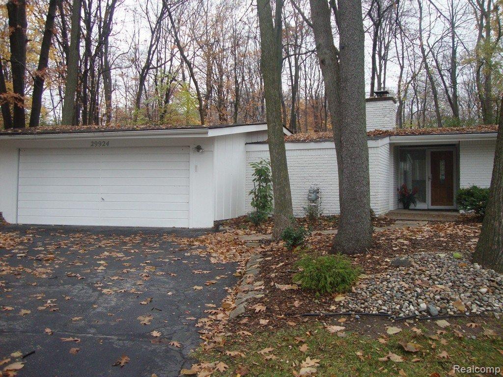 29924 Highmeadow Road Farmington, MI 48334 - Photo 1 of 22 DSC03007