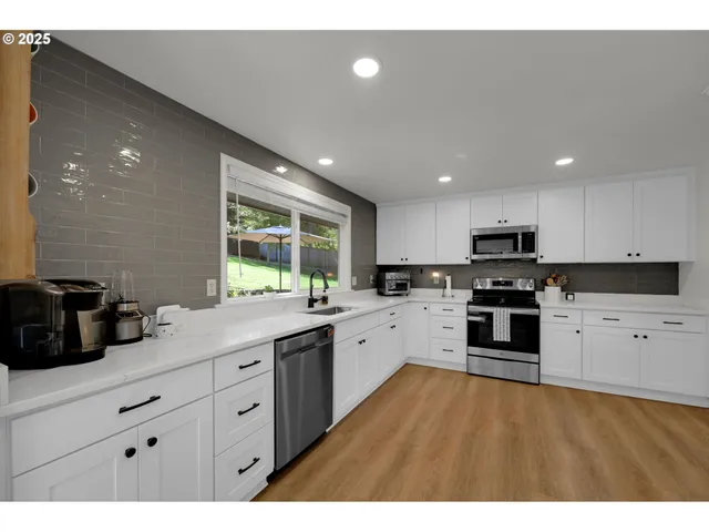 $565,000 | 745 South 71st Street, Springfield, OR 97478