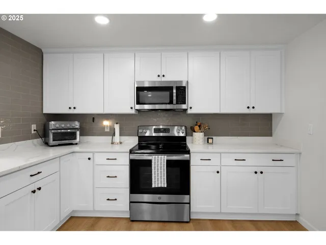 $565,000 | 745 South 71st Street, Springfield, OR 97478