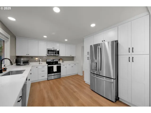 $565,000 | 745 South 71st Street, Springfield, OR 97478