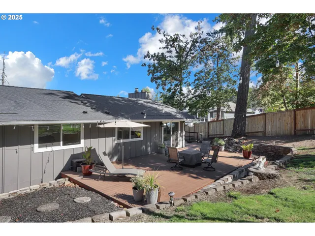 $565,000 | 745 South 71st Street, Springfield, OR 97478