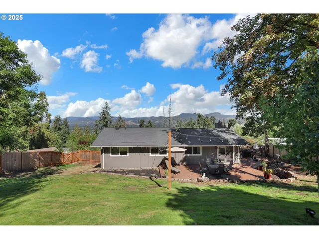 $565,000 | 745 South 71st Street, Springfield, OR 97478