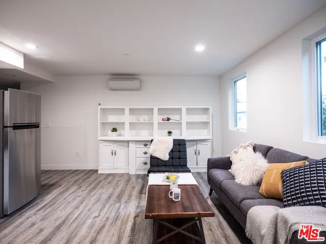 $6,000 | 1147 West 37th Street, Unit 1, Los Angeles, CA 90007