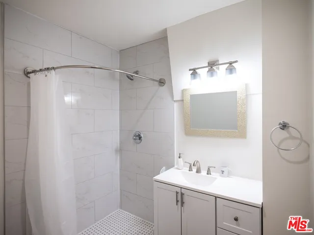 $6,000 | 1147 West 37th Street, Unit 1, Los Angeles, CA 90007