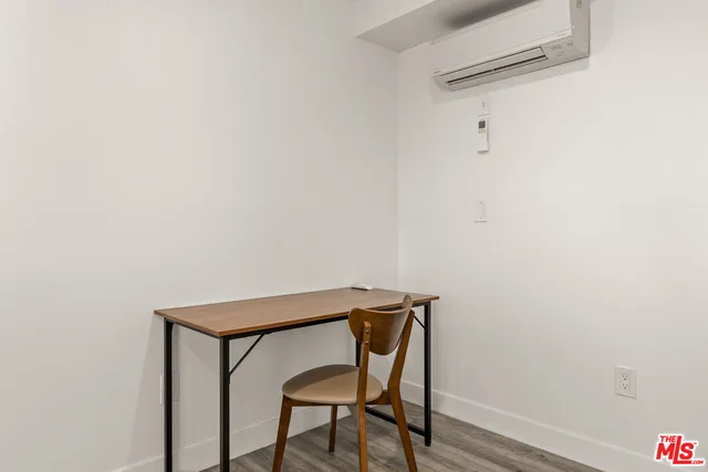 $6,000 | 1147 West 37th Street, Unit 1, Los Angeles, CA 90007