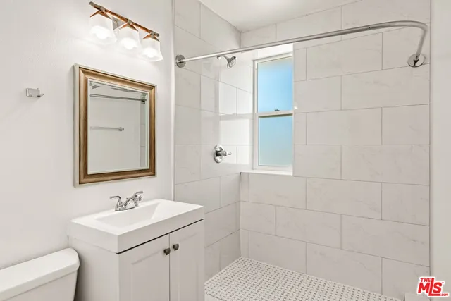 $6,000 | 1147 West 37th Street, Unit 1, Los Angeles, CA 90007