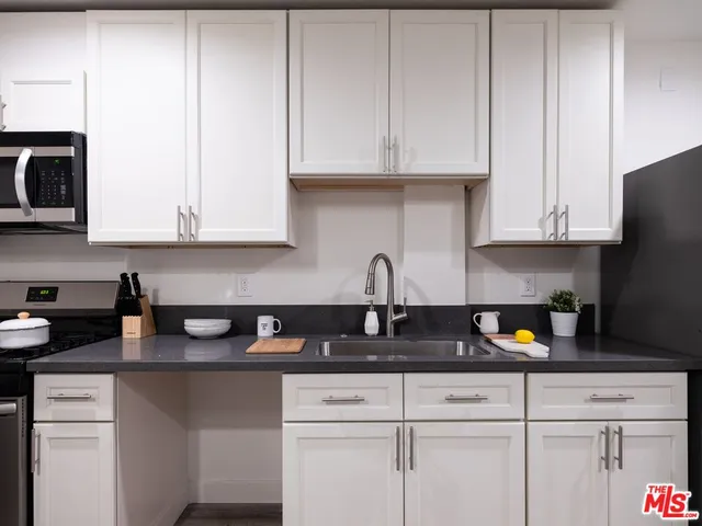 $6,000 | 1147 West 37th Street, Unit 1, Los Angeles, CA 90007