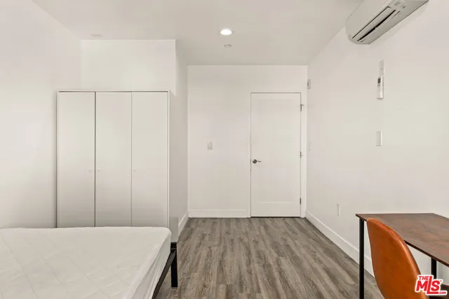 $6,000 | 1147 West 37th Street, Unit 1, Los Angeles, CA 90007