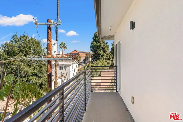 $6,000 | 1147 West 37th Street, Unit 1, Los Angeles, CA 90007